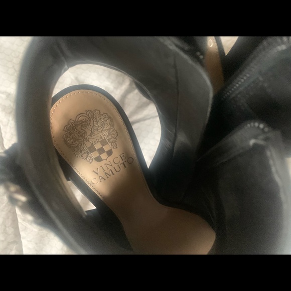 VINCE CAMUTO black suede, open toe shoes with tassel - Picture 6 of 6